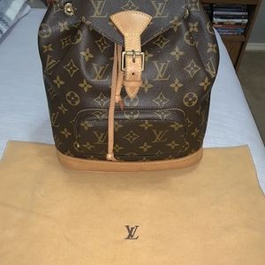 Louis Vuitton Montsouris MM